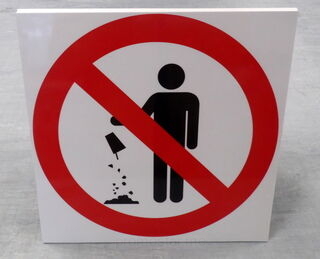 Varoituskyltti roskan eraominen kielletty